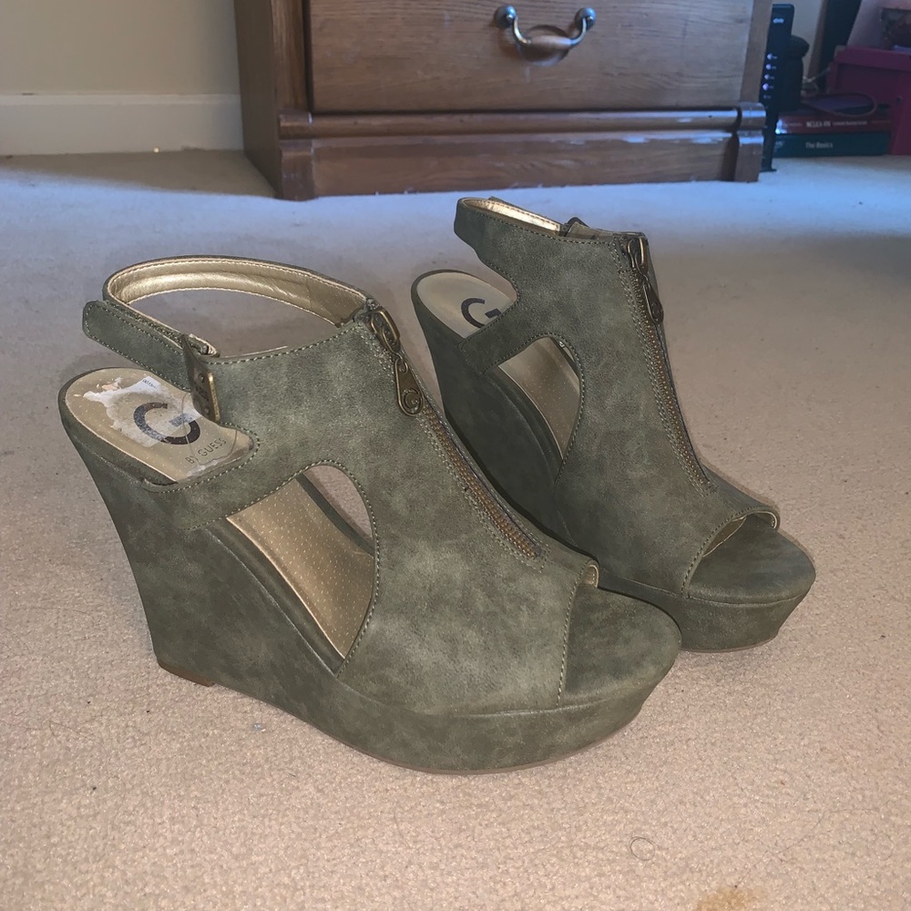 Olive green guess heel wedges with zipper